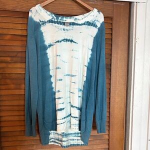 Te Verde Blue and White Tie-Dye Long Sleeve Top